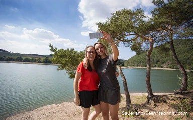 Selfie-Time mit Diemelsee im Hintergrund