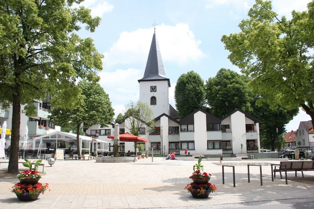 Pankratiusplatz mit Kirche